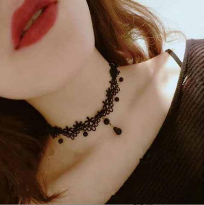 Choker lace necklace