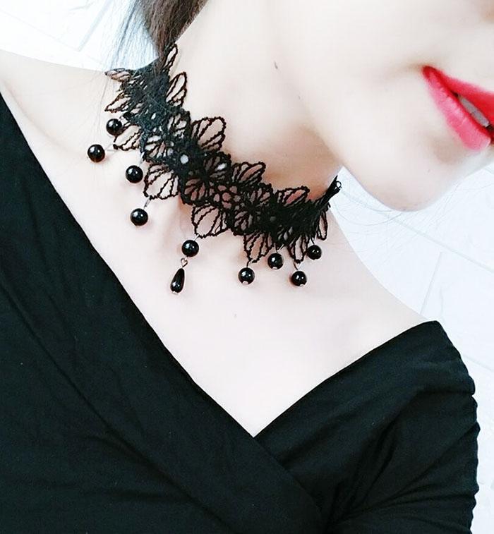 Choker lace necklace