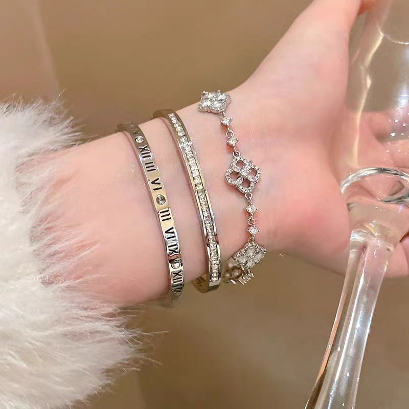 Feminine and exclusive women's jewelry pieces