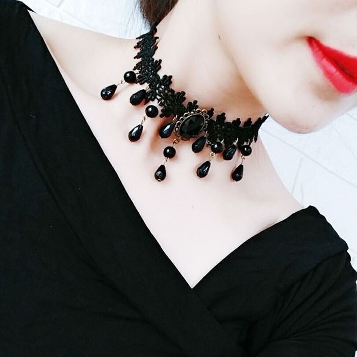 Choker lace necklace