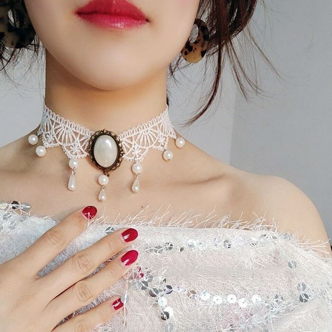 Choker lace necklace