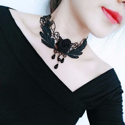 Choker lace necklace