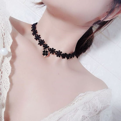 Choker lace necklace